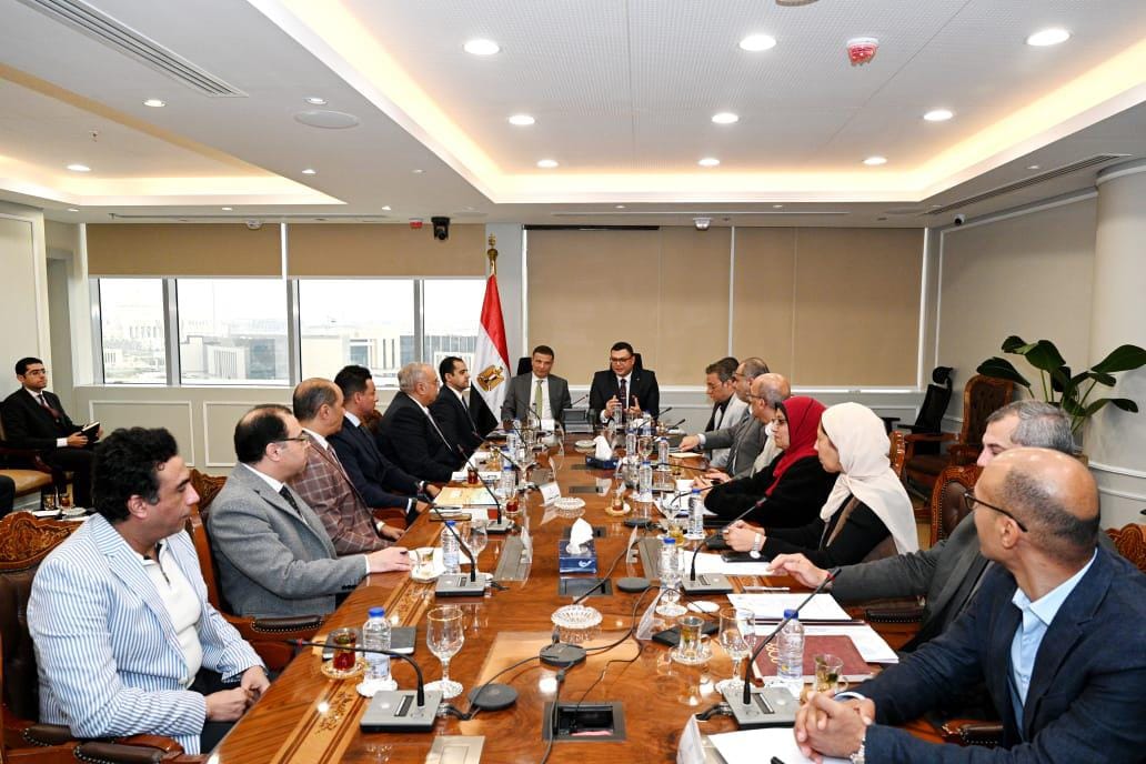تعوان بين وزيرا الزراعة والإسكان