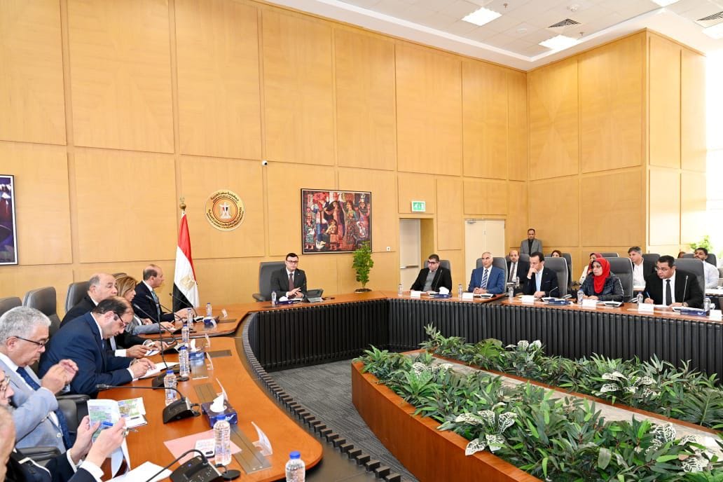 الشربيني يتابع الموقف التنفيذى لمشروع حديقة تلال الفسطاط