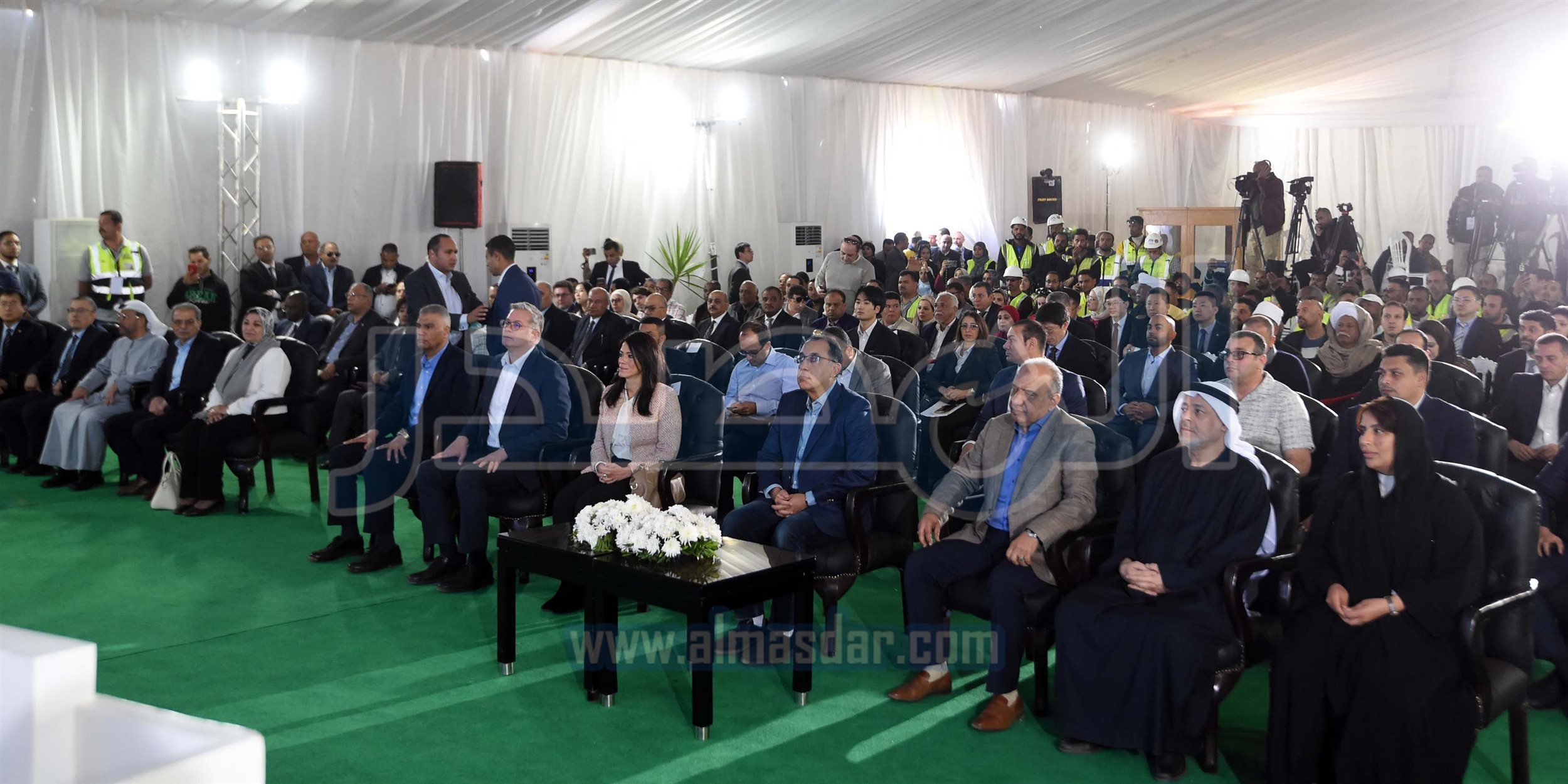 رئيس الوزراء يفتتح محطة أبيدوس 1 للطاقة الشمسية بكوم أمبو