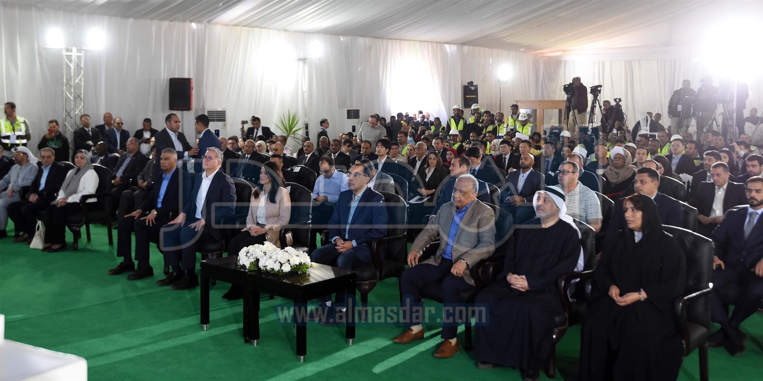رئيس الوزراء يفتتح محطة أبيدوس 1 للطاقة الشمسية بكوم أمبو