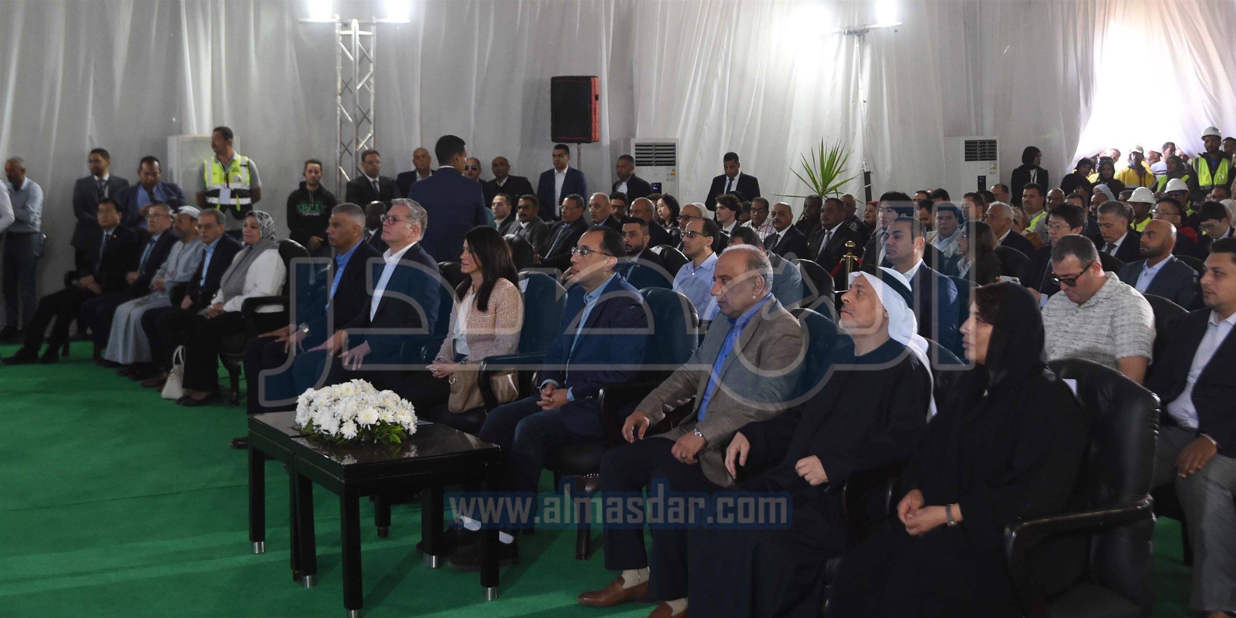 رئيس الوزراء يفتتح محطة أبيدوس 1 للطاقة الشمسية بكوم أمبو