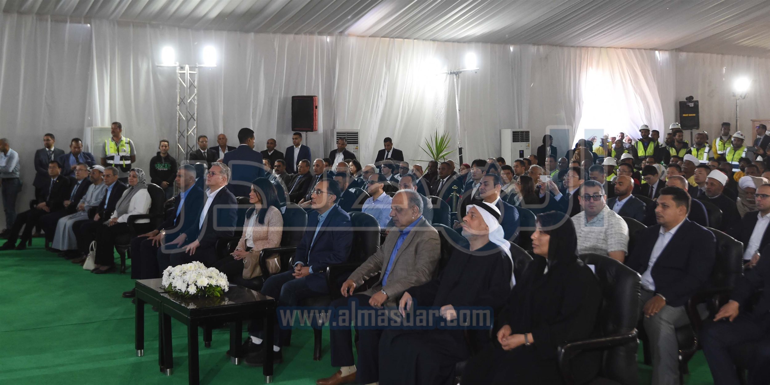 رئيس الوزراء يفتتح محطة أبيدوس 1 للطاقة الشمسية بكوم أمبو