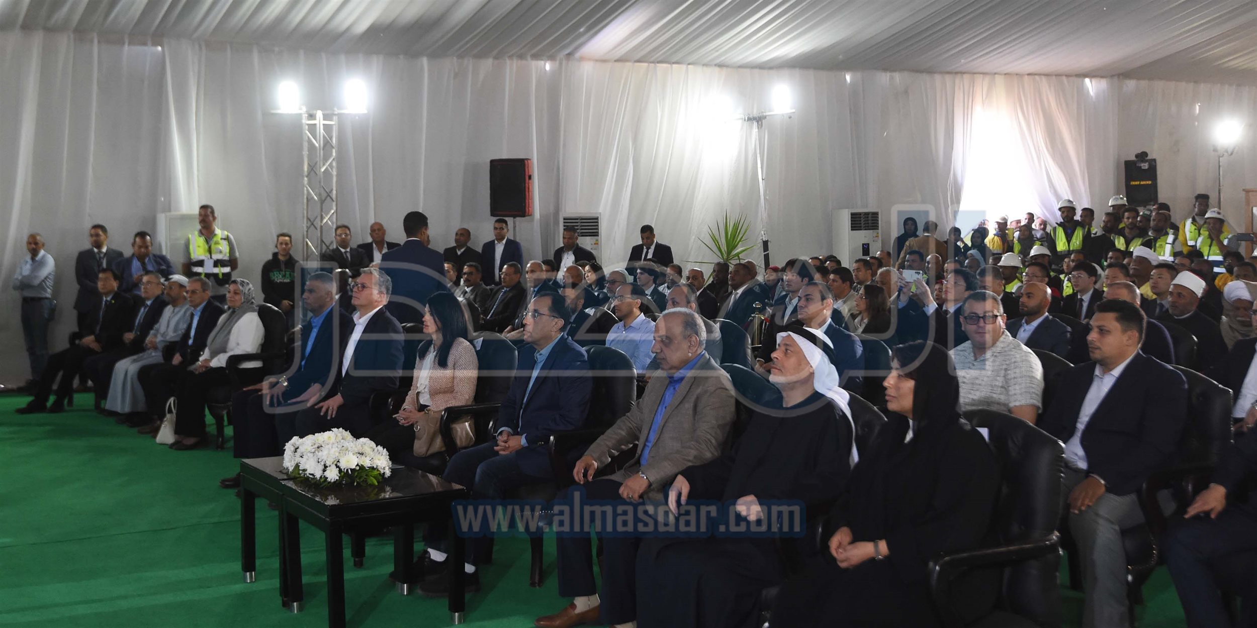 رئيس الوزراء يفتتح محطة أبيدوس 1 للطاقة الشمسية بكوم أمبو
