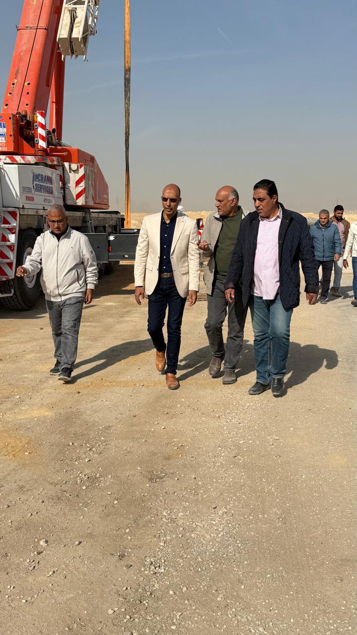 الشربيني يُتابع معدلات تنفيذ مشروعات الطرق بالقاهرة الجديدة