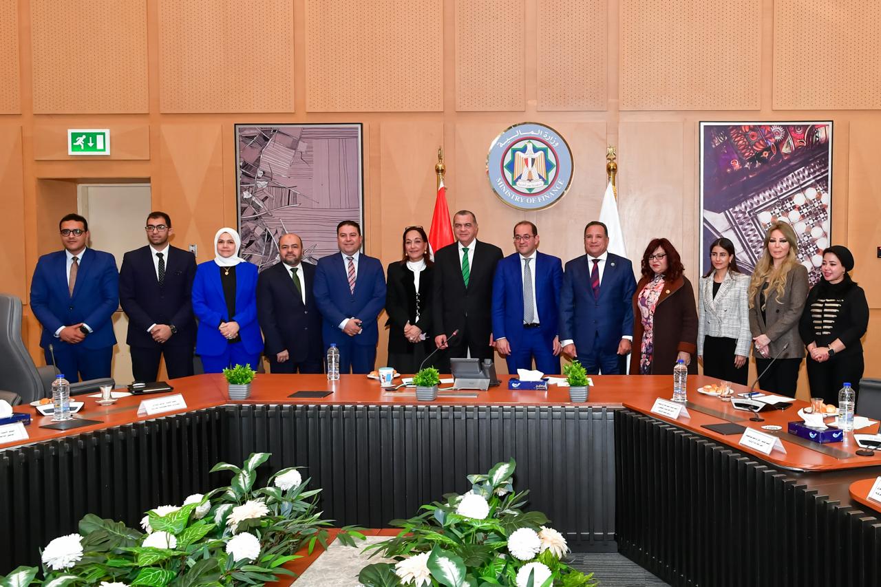 وزير المالية يلنقي الهيئة البرلمانية لحزب الشعب الجمهوري