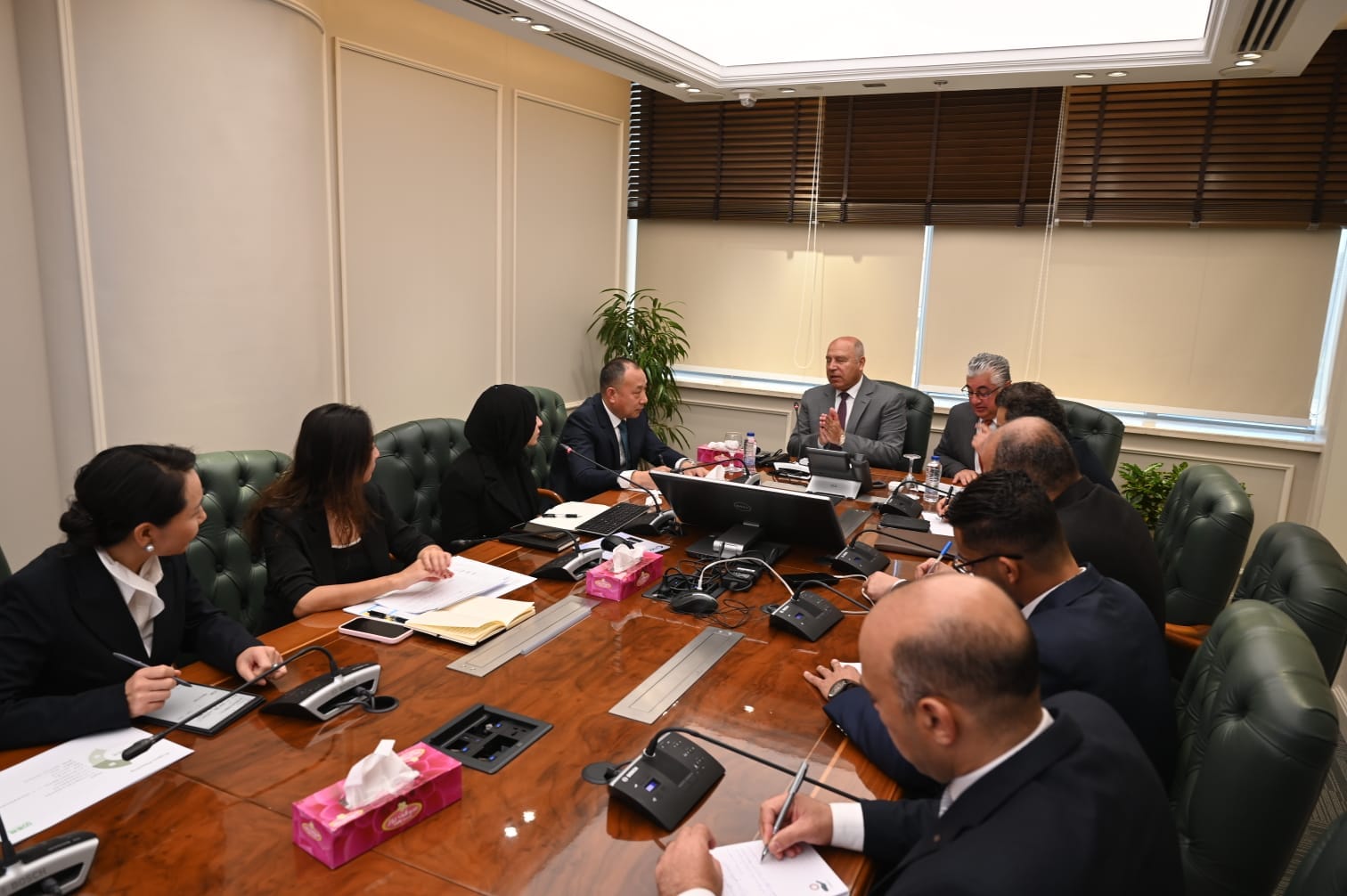 وزير الصناعة والنقل يلتقي رئيس شركة شين فينج إيجيبت الصينية