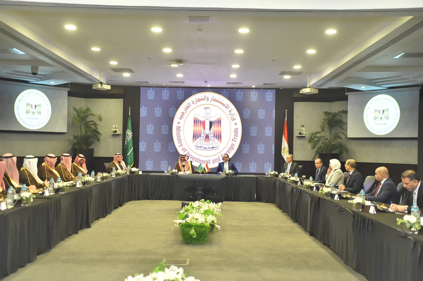 وزير الاستثمار يلتقي وزير الصناعة والثروة المعدنية بالسعودية