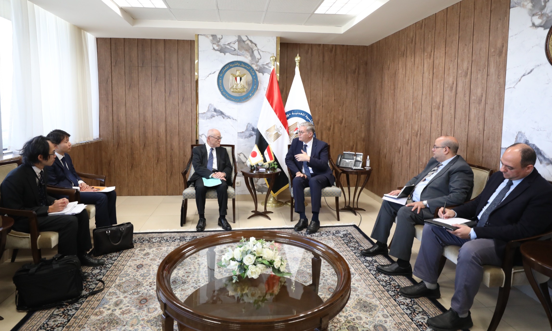 وزير البترول يستقبل السفير الياباني بالقاهرة
