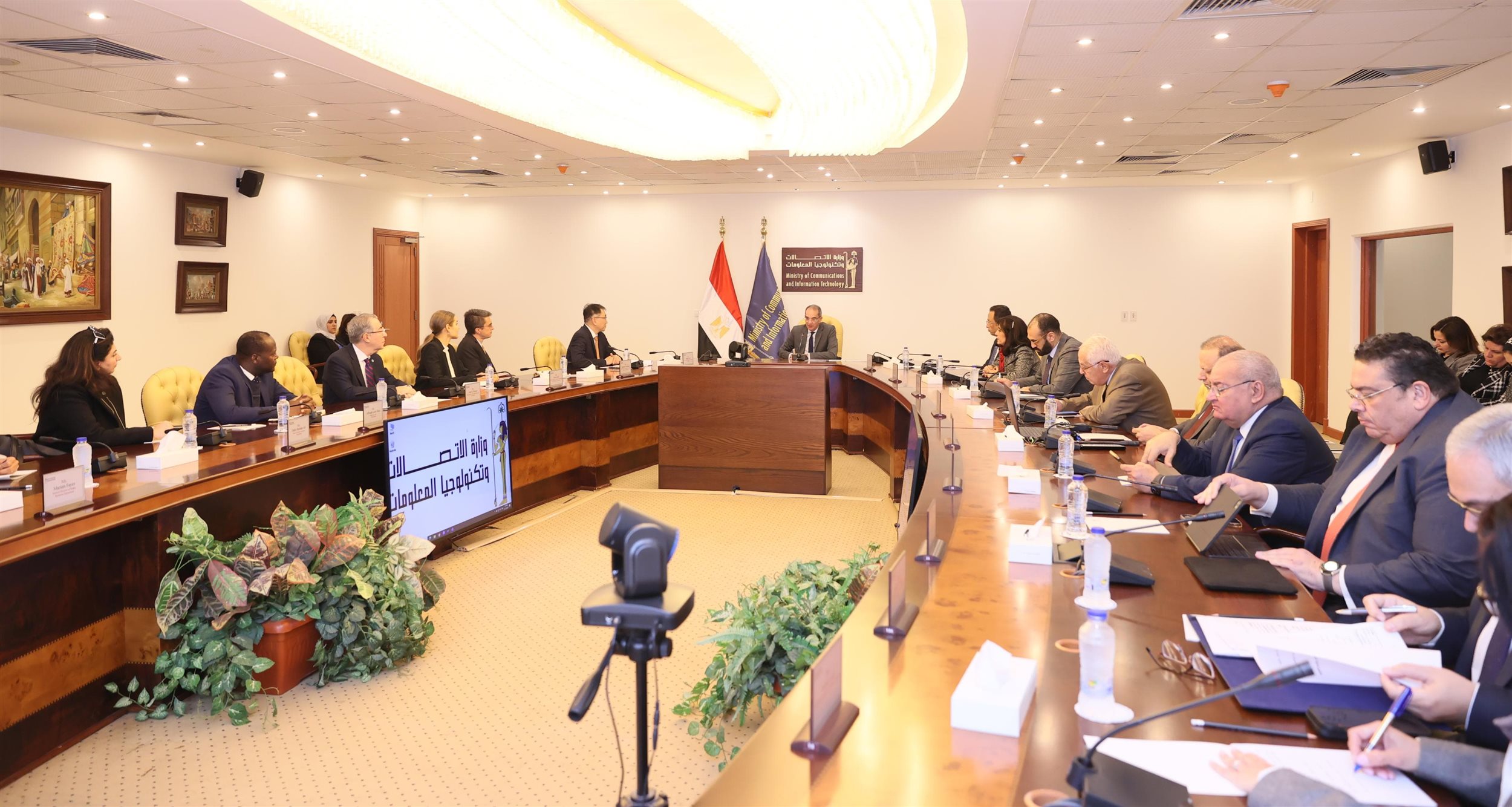 وزير الاتصالات في اجتماع مع نائب رئيس البنك الدولى