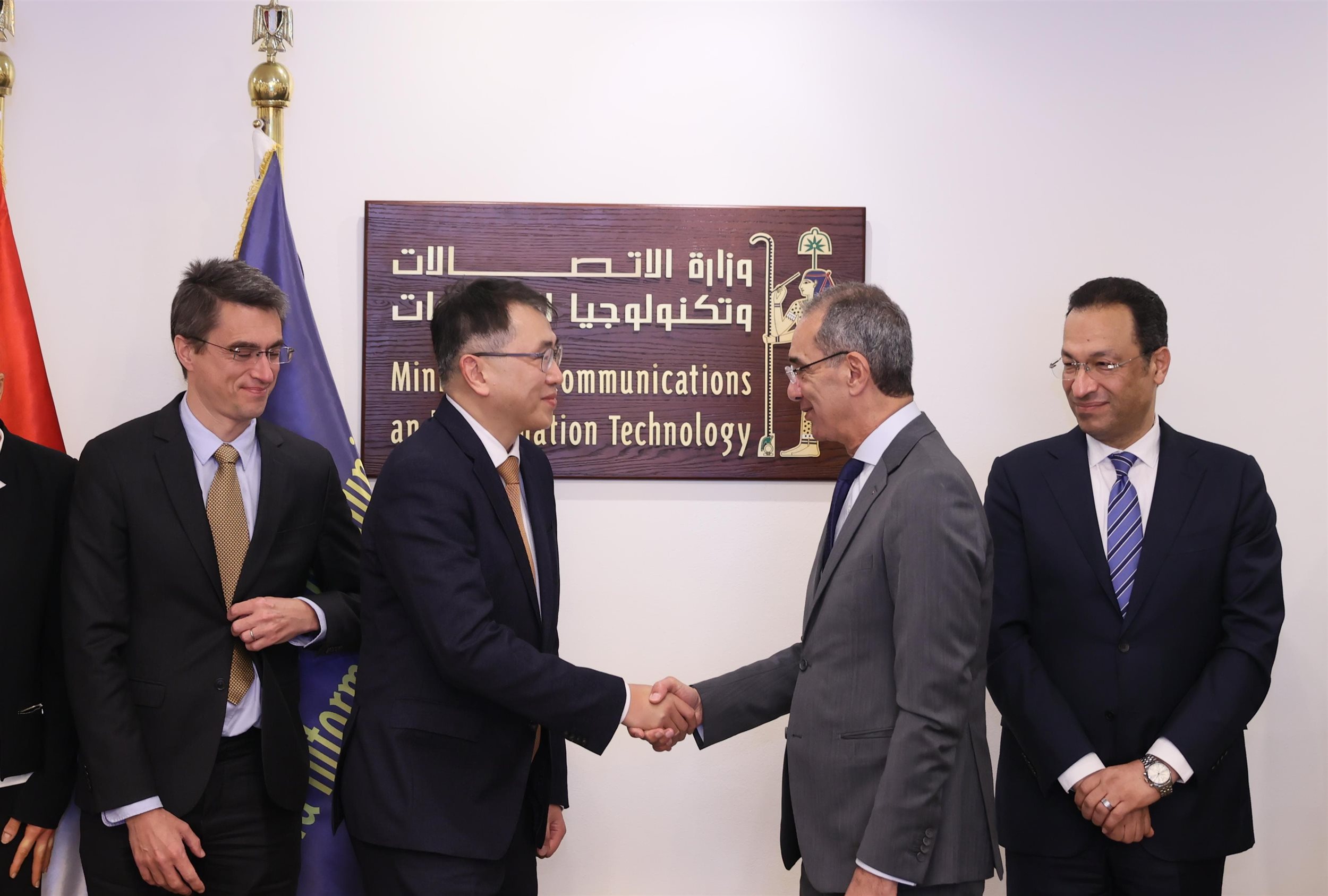 وزير الاتصالات في اجتماع مع نائب رئيس البنك الدولى
