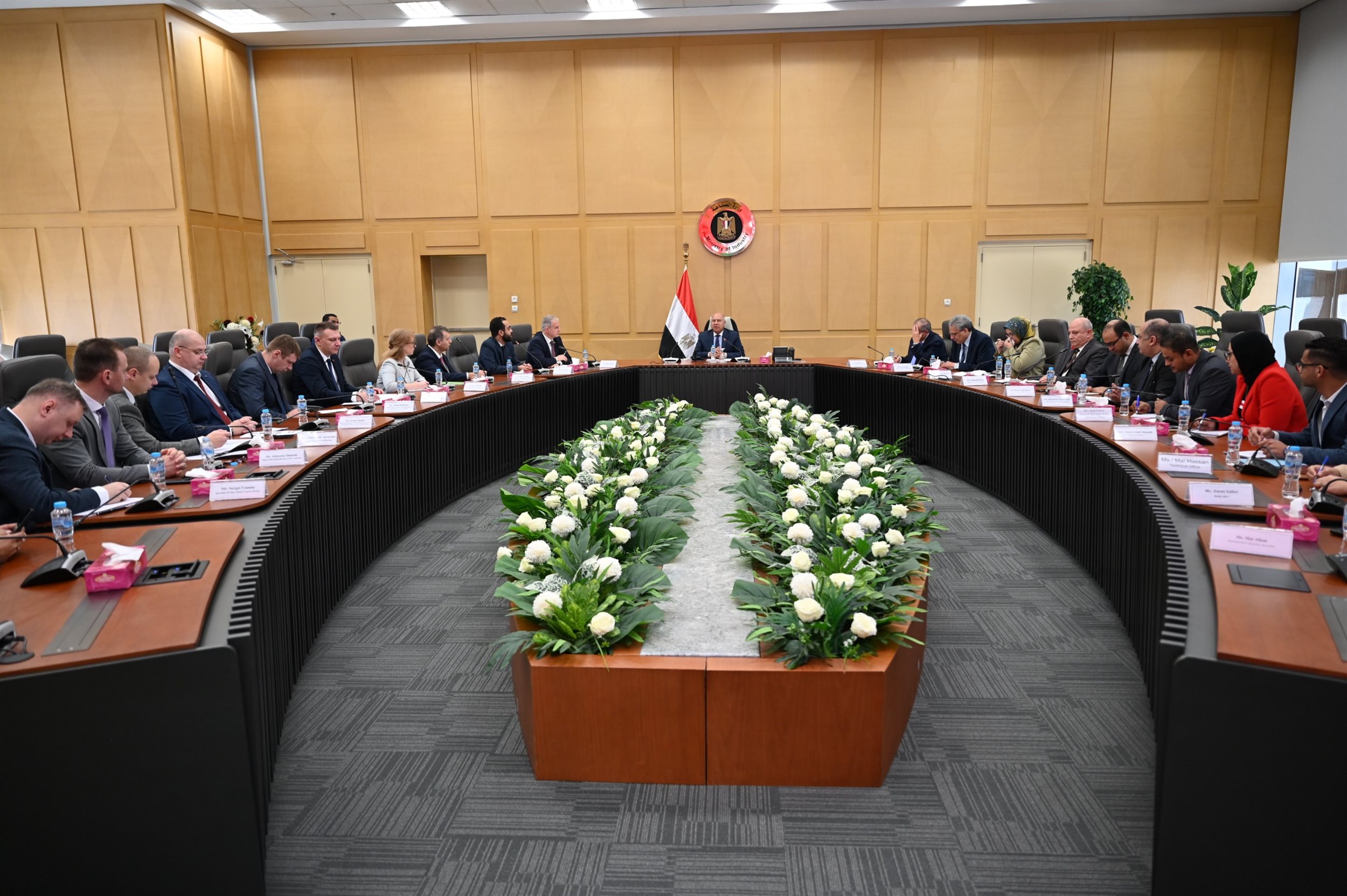 الوزير في اجتماع مع النائب الأول لوزير الصناعة ببيلاروسيا 