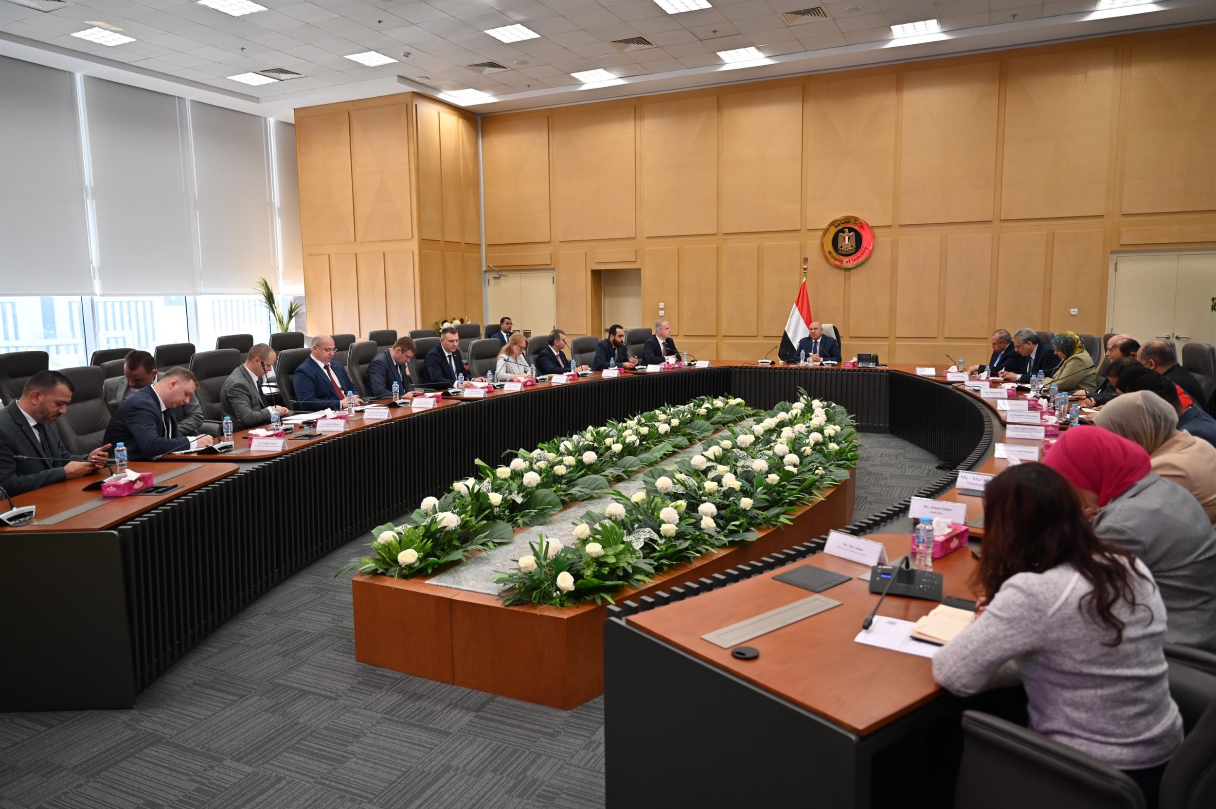 الوزير في اجتماع مع النائب الأول لوزير الصناعة ببيلاروسيا 