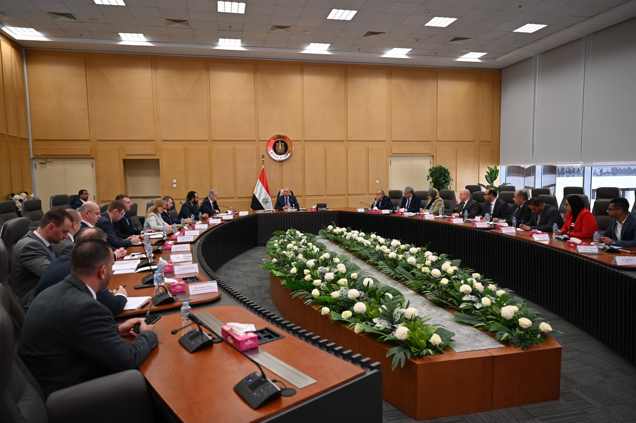 الوزير في اجتماع مع النائب الأول لوزير الصناعة ببيلاروسيا 