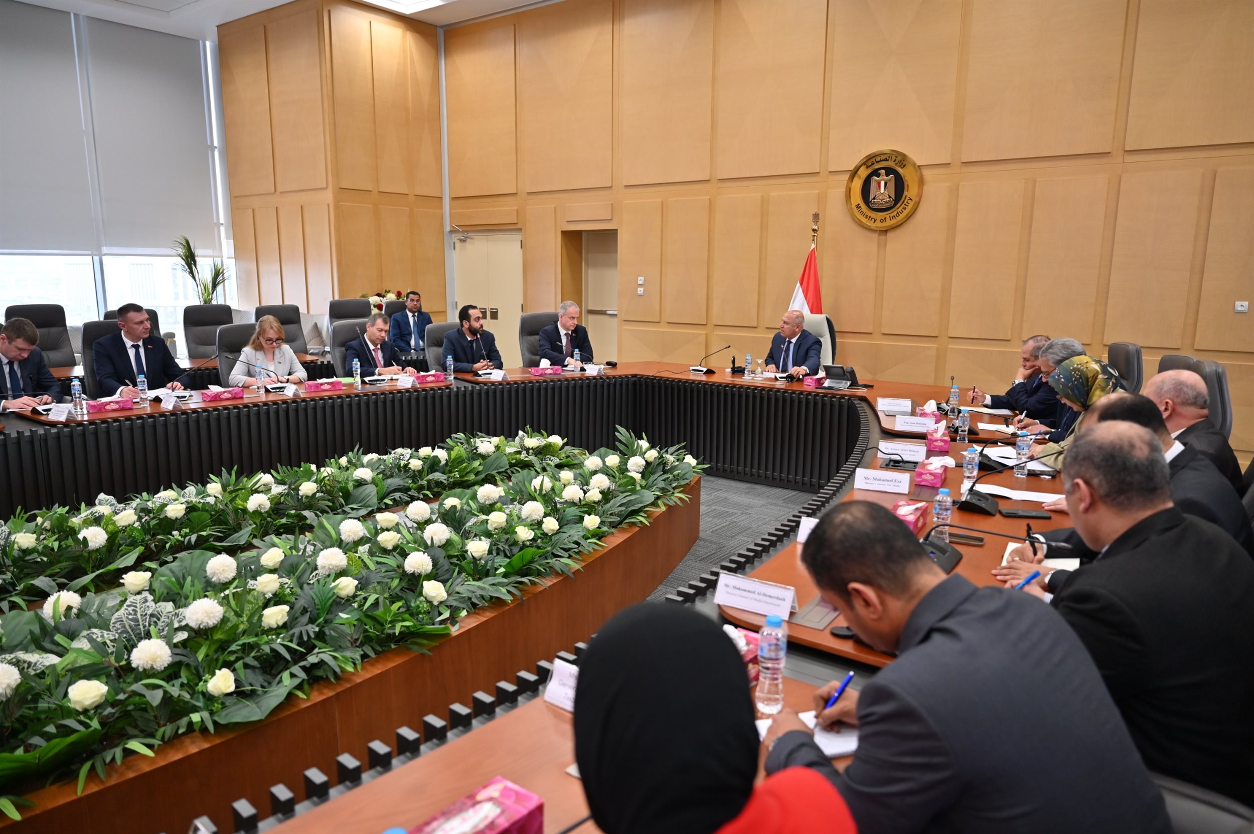 الوزير في اجتماع مع النائب الأول لوزير الصناعة ببيلاروسيا 