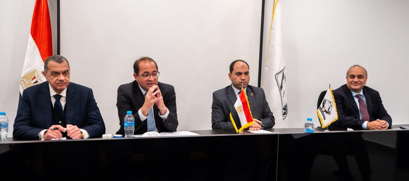 وزير المالية يلتقي مثلي تنسيقية شباب الأحزاب والسياسيين