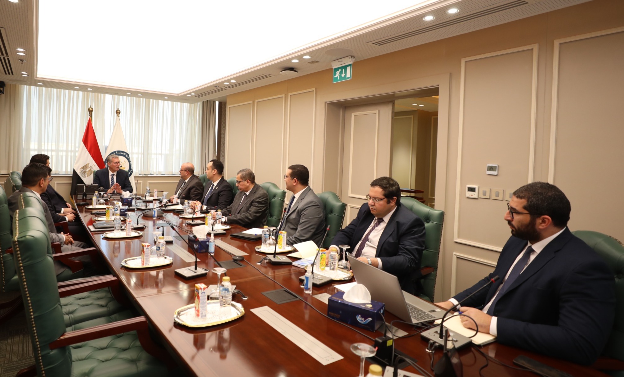 وزير البترول يلتقي بمسؤولي مجموعة القحطاني السعودية
