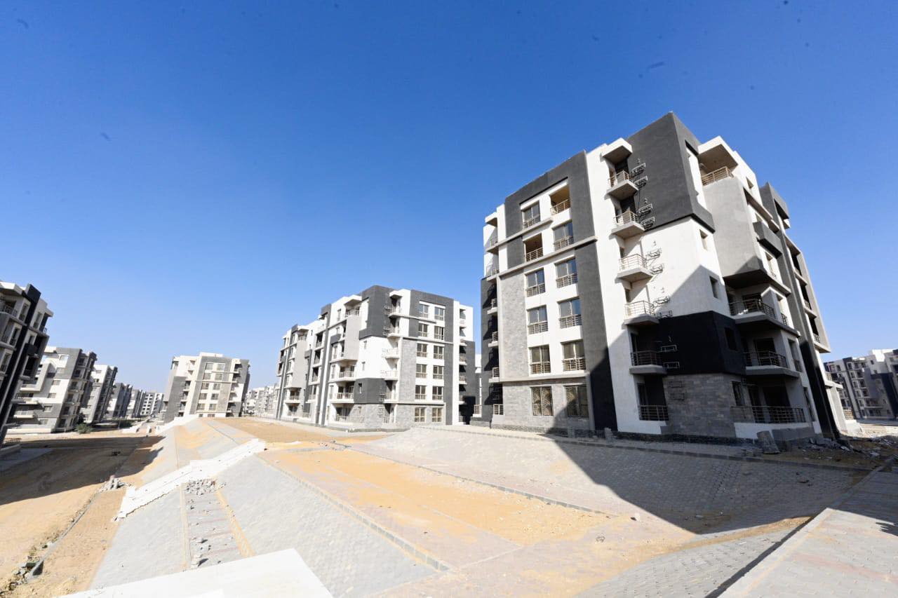 وزير الإسكان يتابع مشروعات القاهرة الجديدة