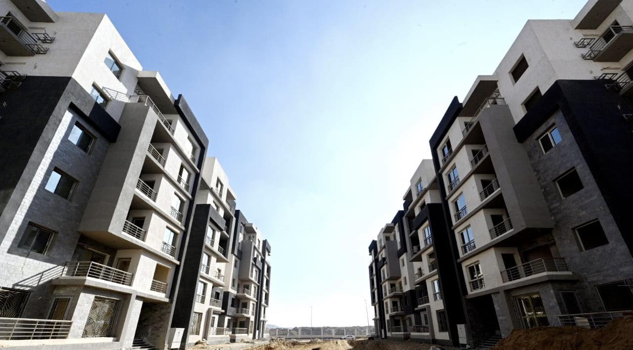 وزير الإسكان يتابع مشروعات القاهرة الجديدة
