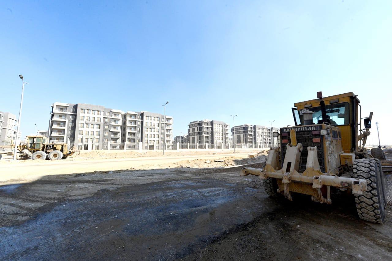 وزير الإسكان يتابع مشروعات القاهرة الجديدة