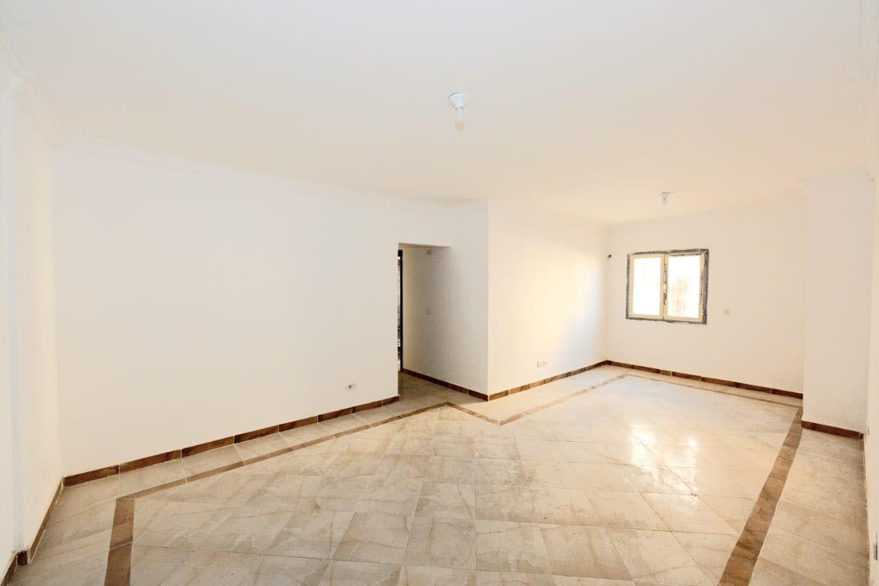 وزير الإسكان يتابع مشروعات القاهرة الجديدة