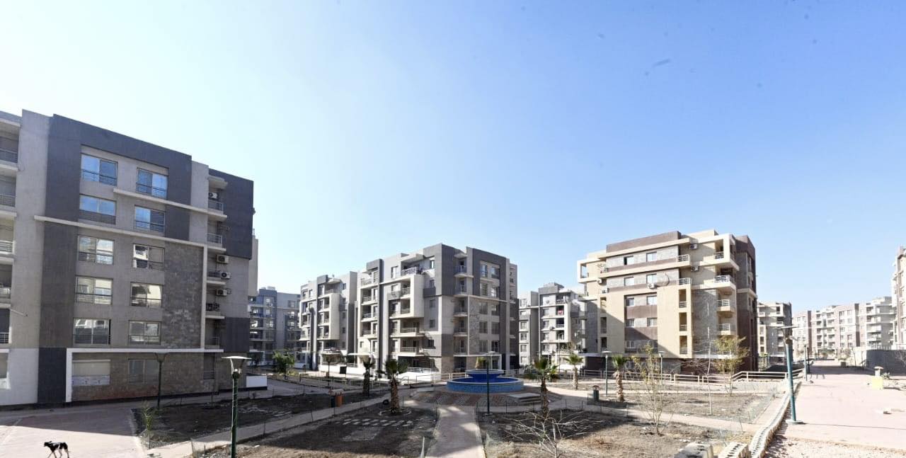 وزير الإسكان يتابع مشروعات القاهرة الجديدة