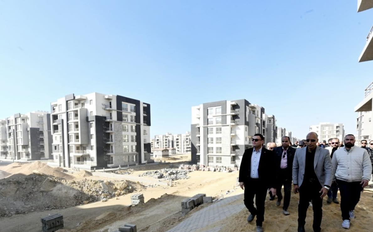 وزير الإسكان يتابع مشروعات القاهرة الجديدة