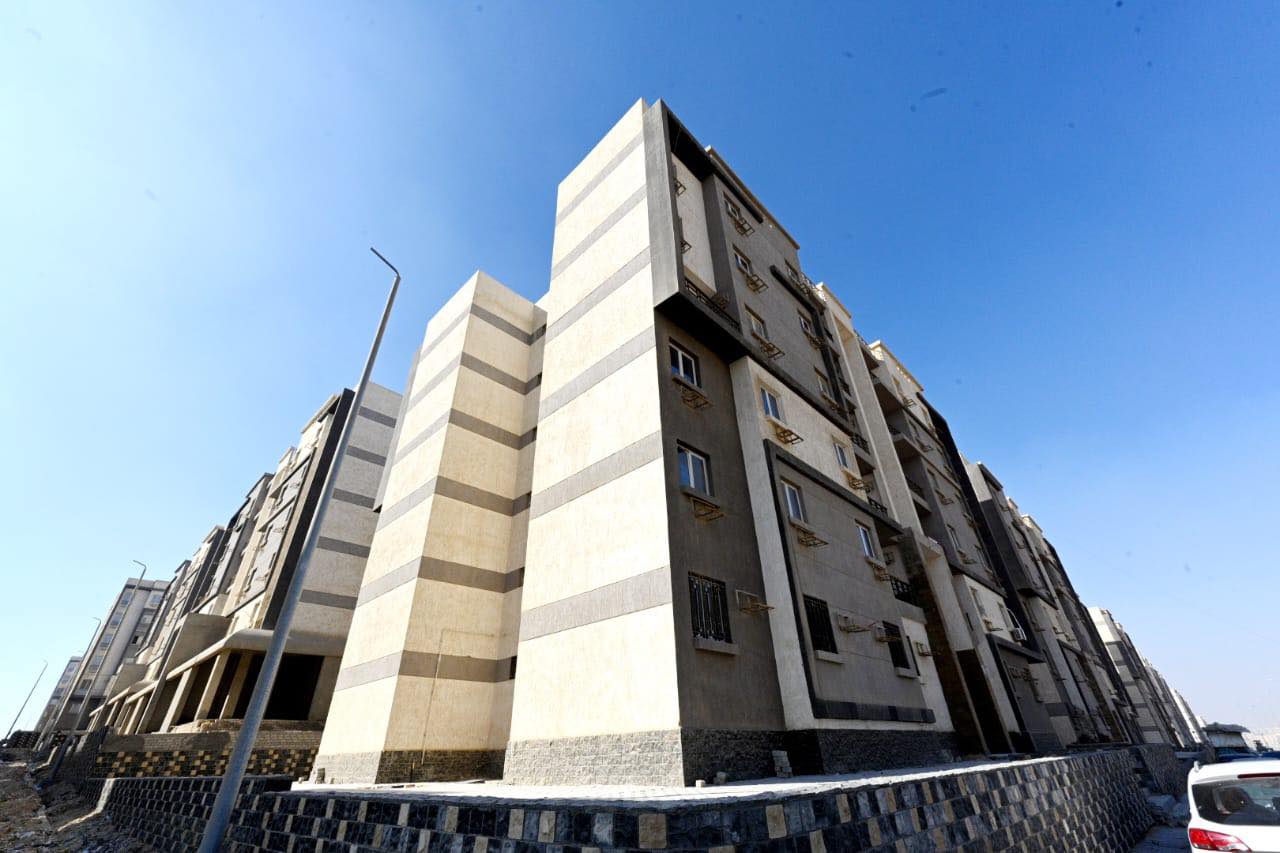 وزير الإسكان يتابع مشروعات القاهرة الجديدة