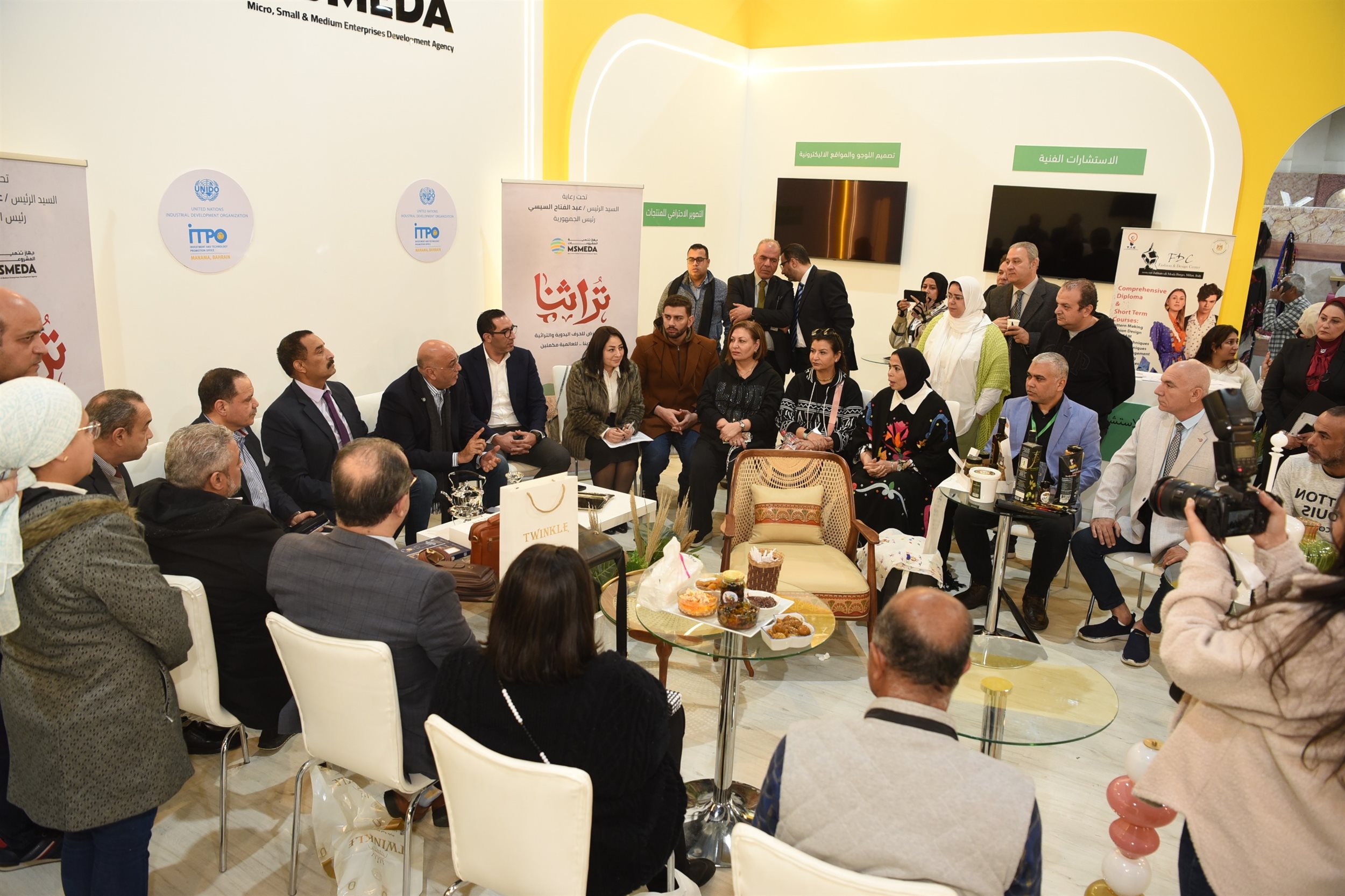باسل رحمي وممثلو جهات دولية يجتمعون مع اصحاب المشروعات