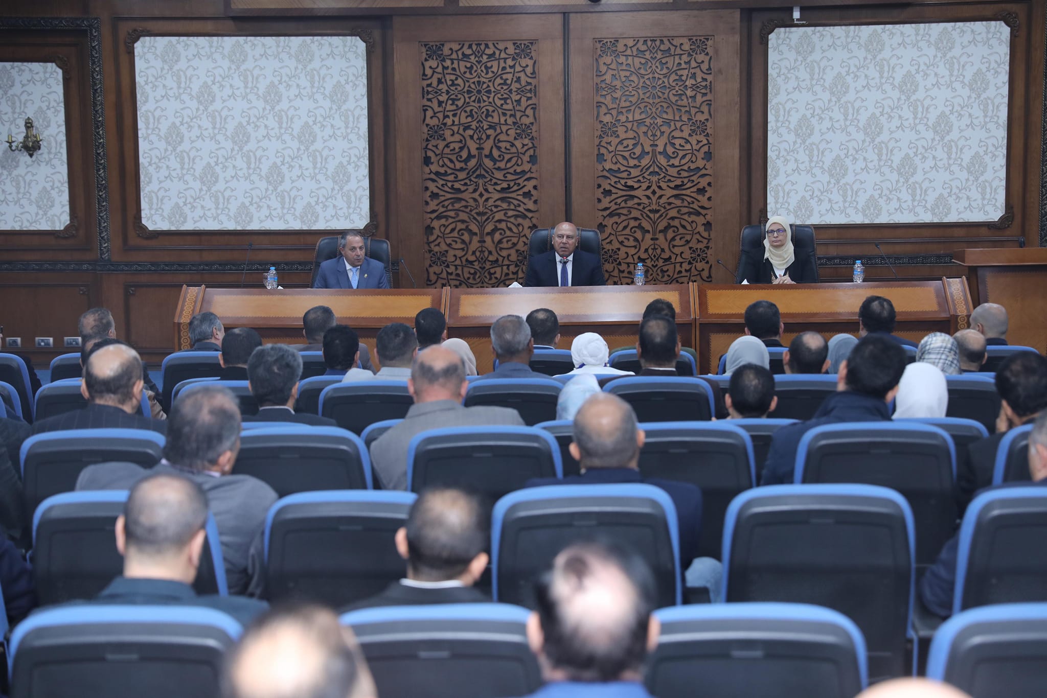 وزير الصناعة والنقل في اجتماع مع محافظ ومستثمري بورسعيد
