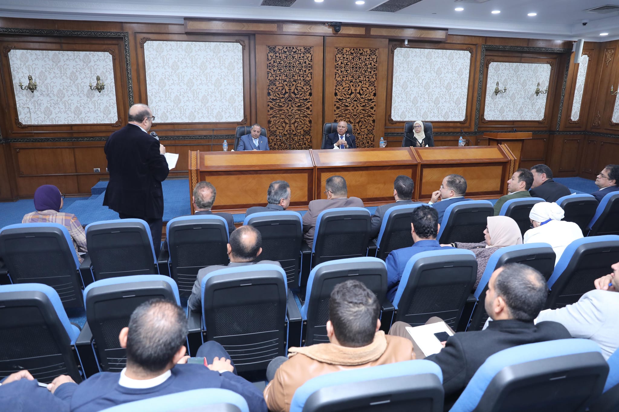 وزير الصناعة والنقل في اجتماع مع محافظ ومستثمري بورسعيد