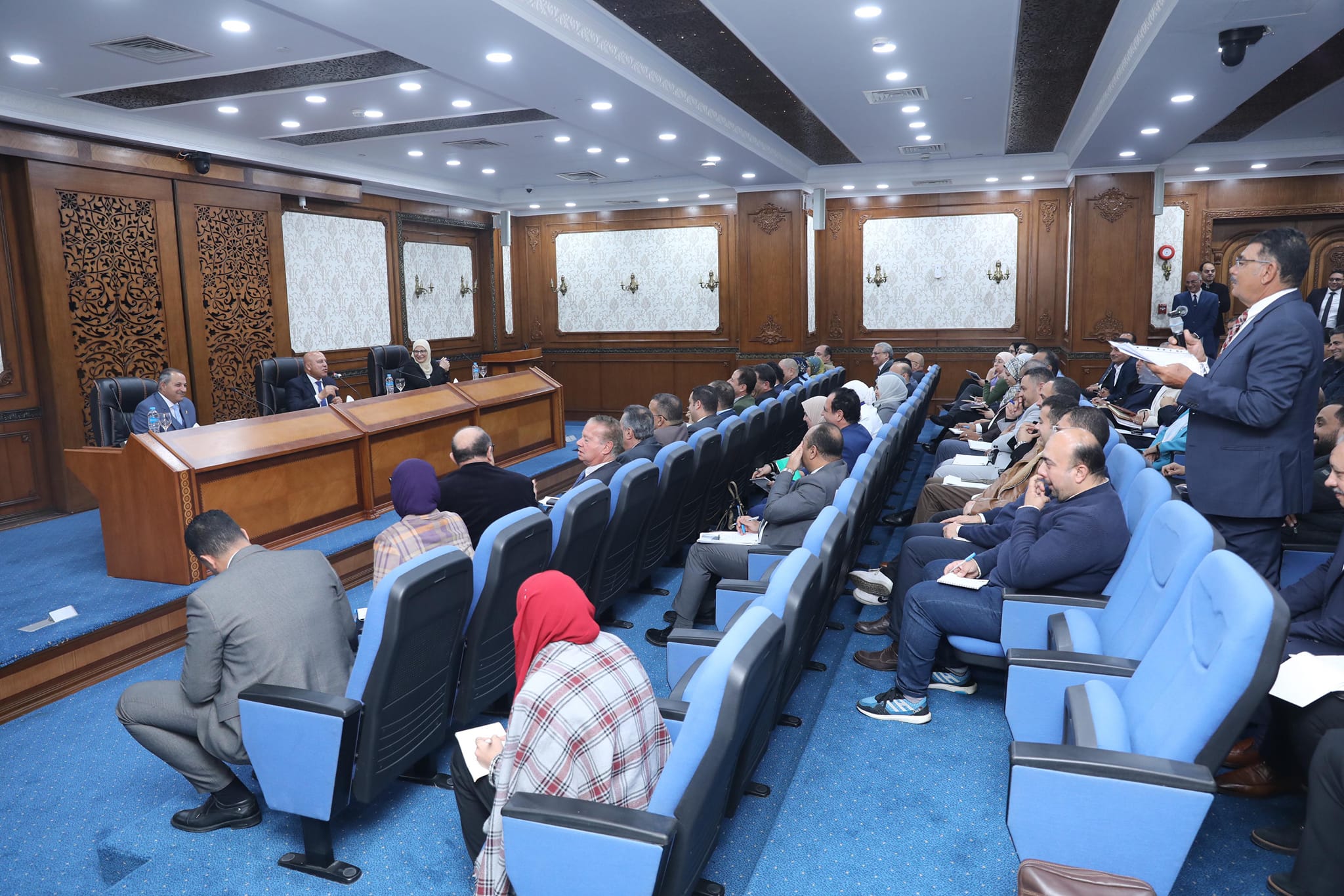 وزير الصناعة والنقل في اجتماع مع محافظ ومستثمري بورسعيد