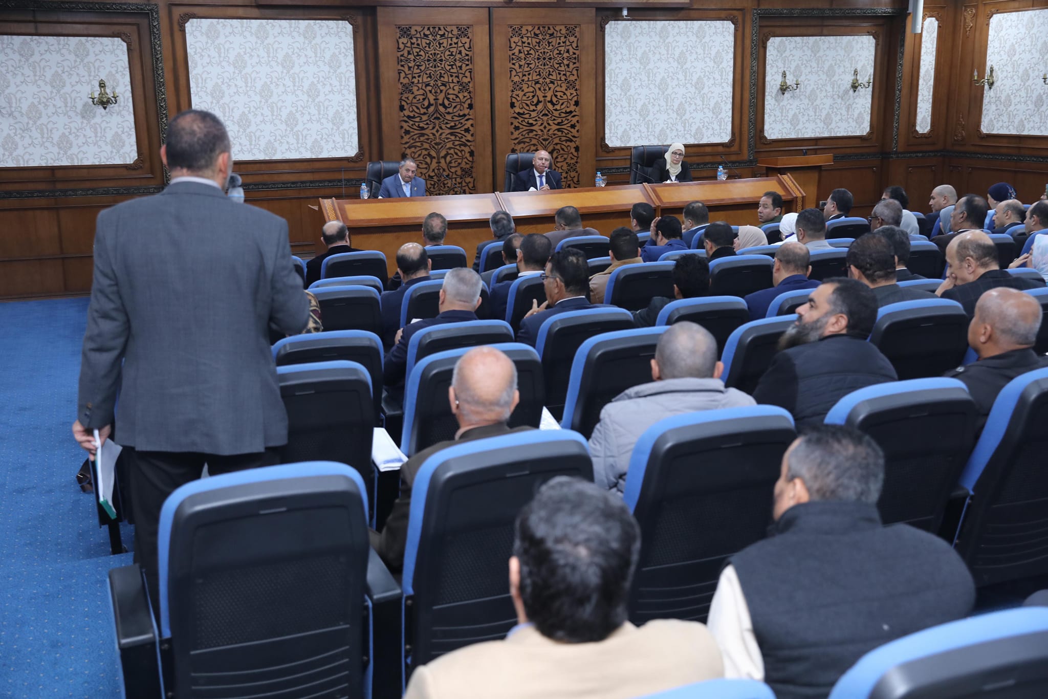 وزير الصناعة والنقل في اجتماع مع محافظ ومستثمري بورسعيد