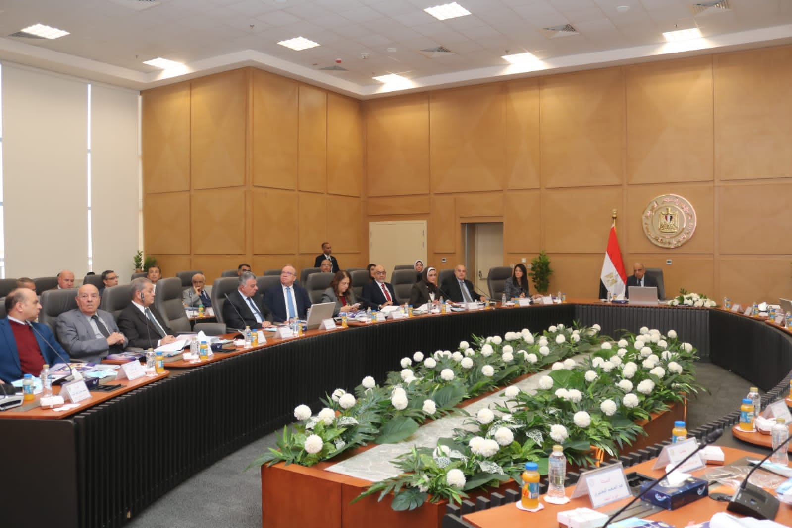 عصمت يترأس اجتماع الشركة المصرية لنقل الكهرباء