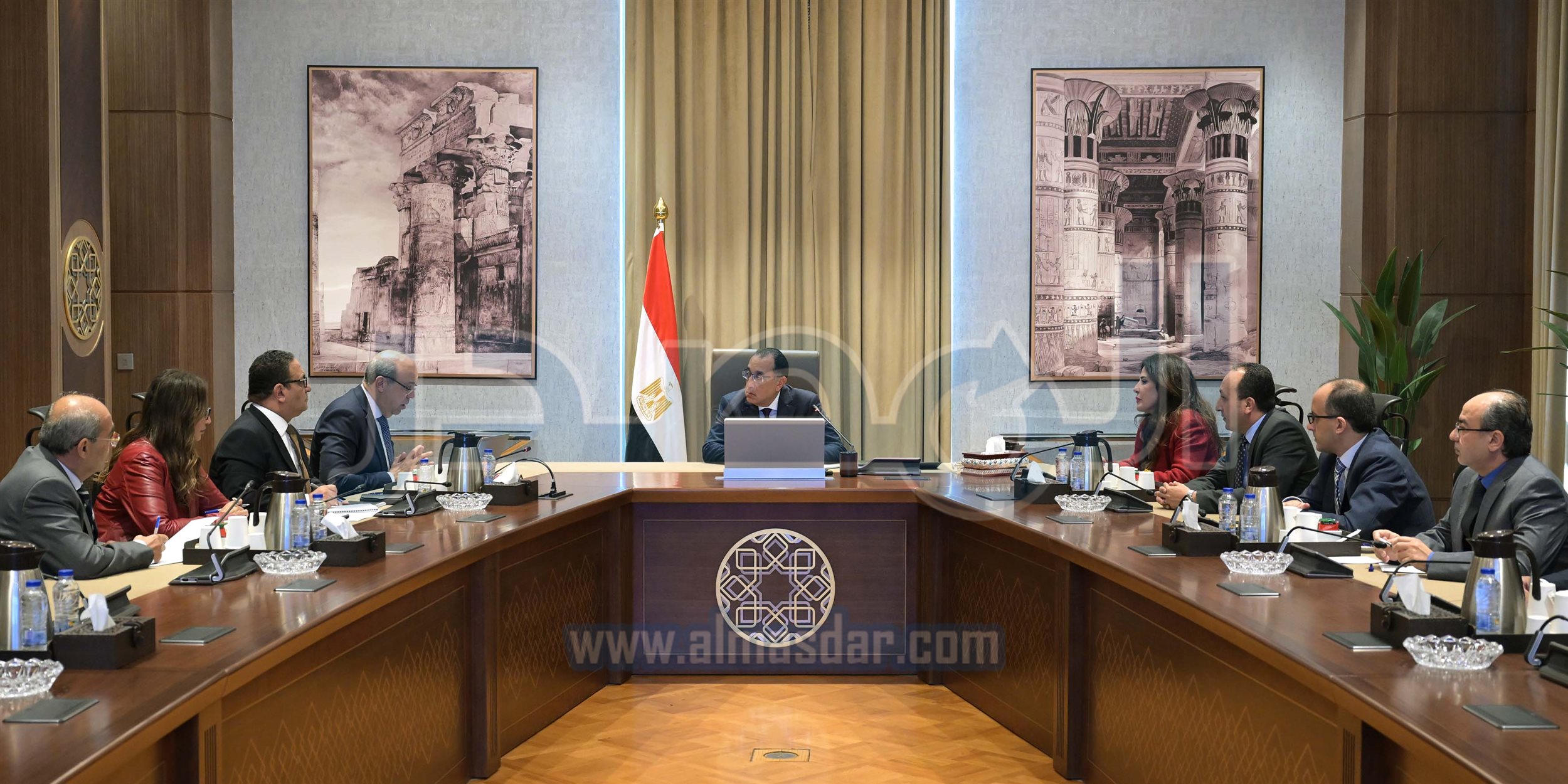 رئيس الوزراء في اجتماع مع وزير الطيران المدني