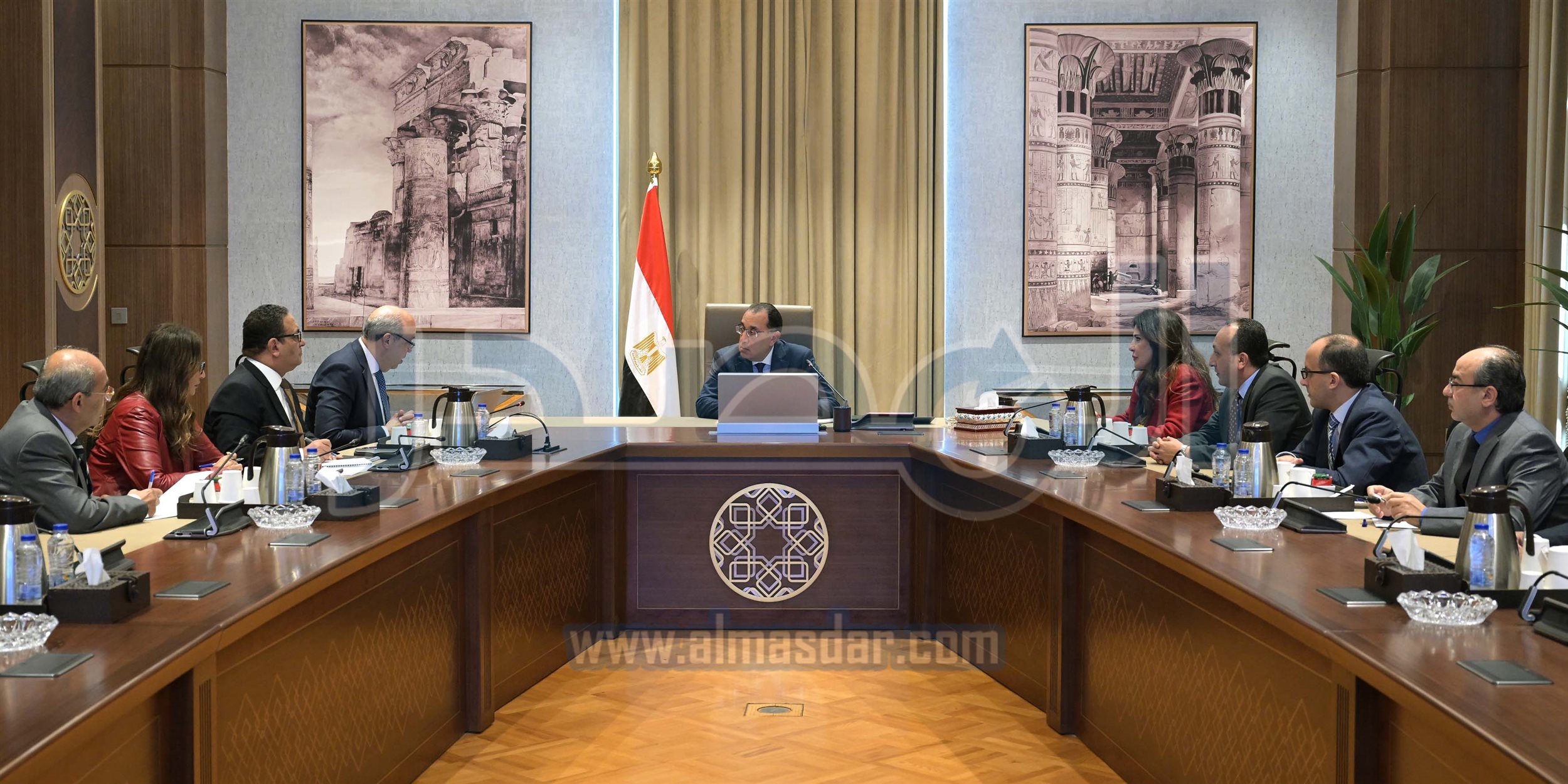 رئيس الوزراء في اجتماع مع وزير الطيران المدني