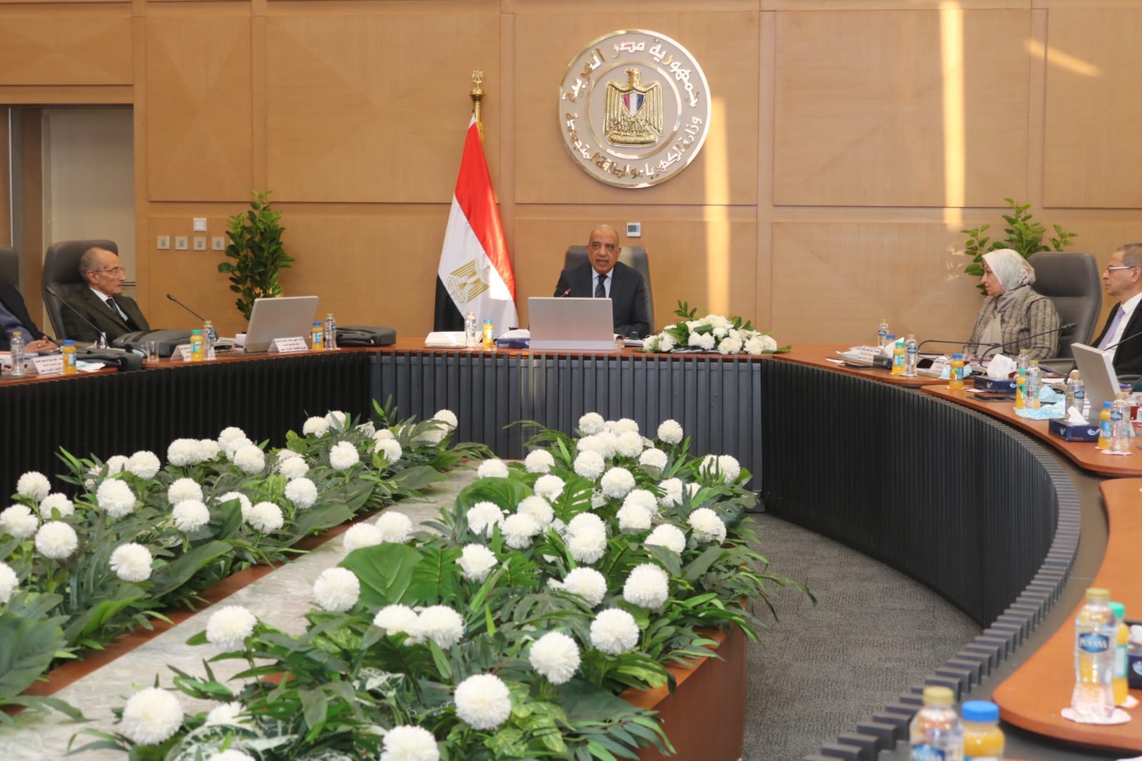 عصمت يترأس اجتماع الجمعية العامة للشركة القابضة لكهرباء مصر