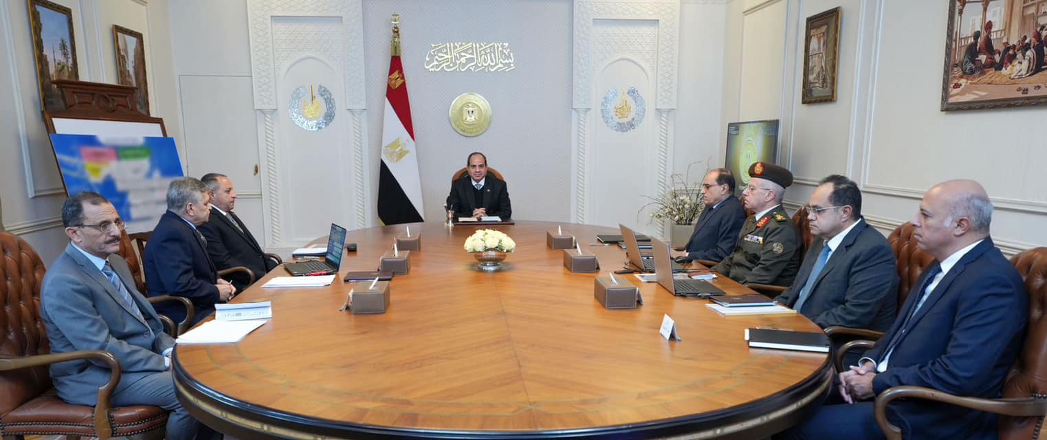 السيسى يطلع على الجهود المبذولة لدفع التنمية بمحور قناة السويس