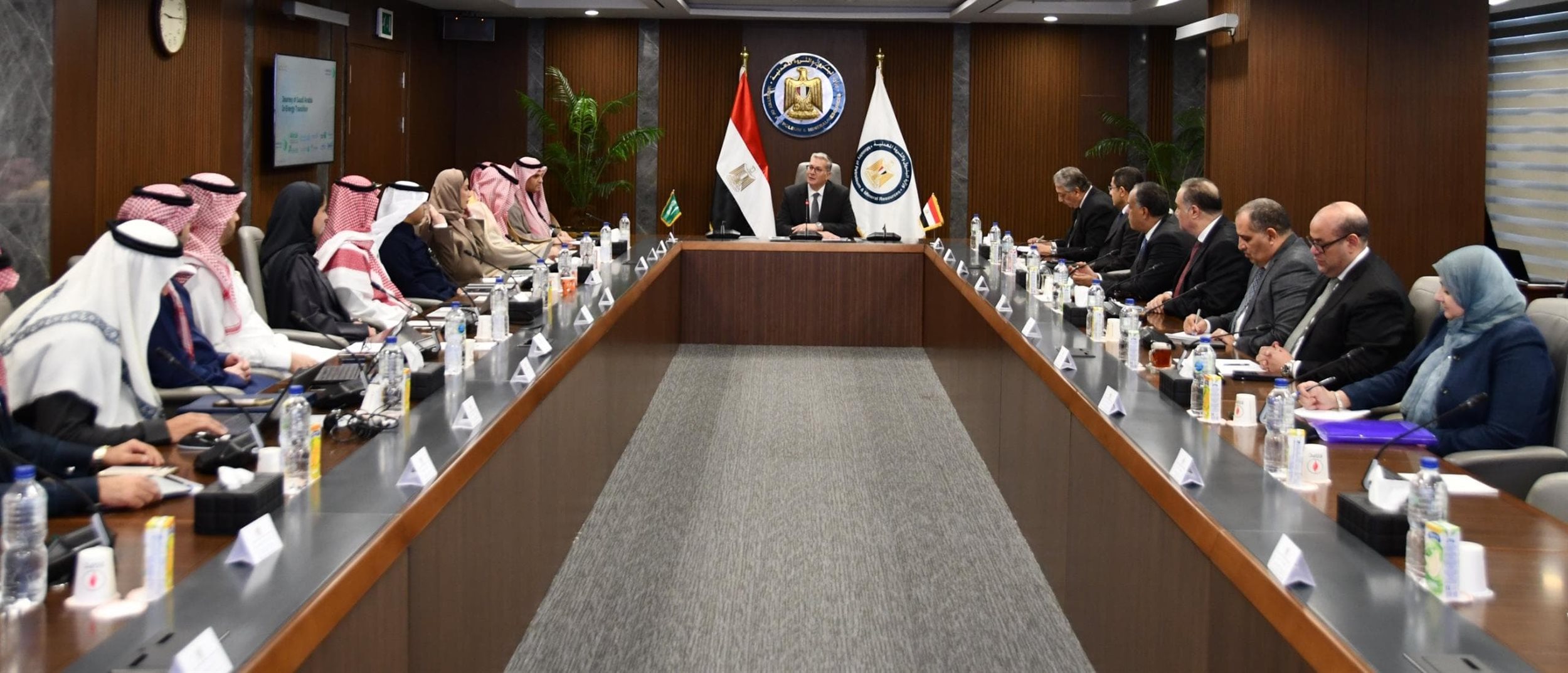 وزير البترول يلتقي مع وفد من وزارة الطاقة بالمملكة العربية السعودية