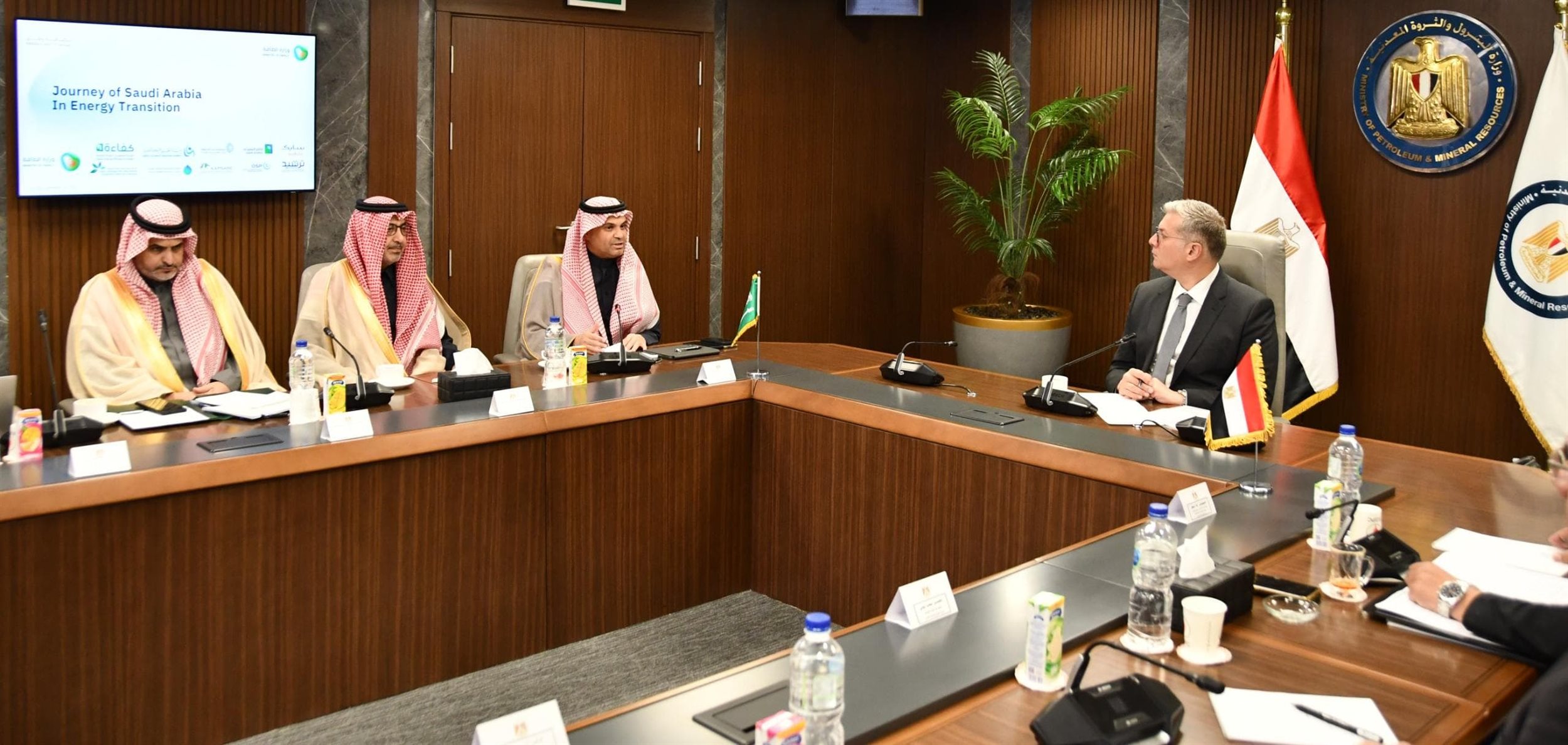 وزير البترول يلتقي مع وفد من وزارة الطاقة بالمملكة العربية السعودية