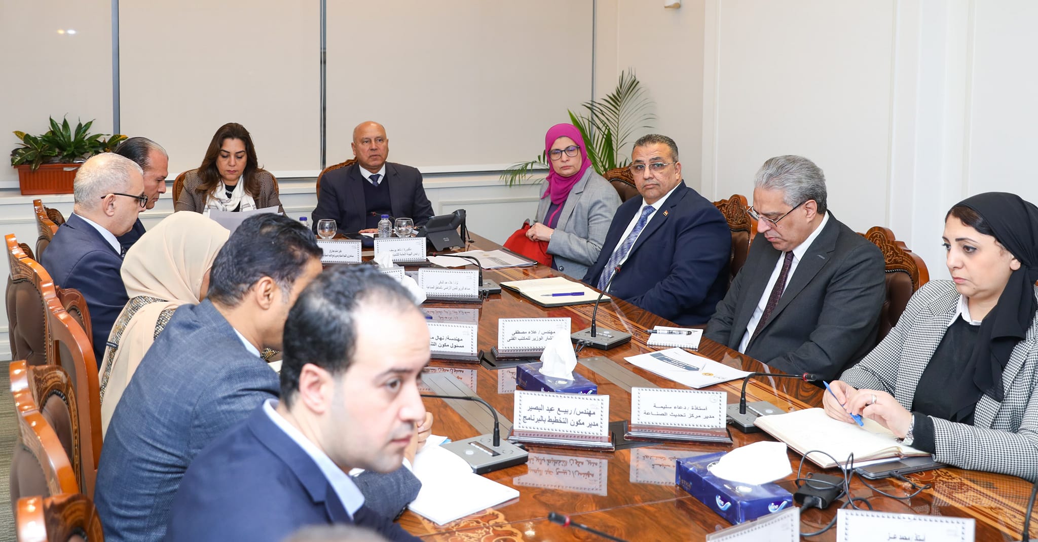 وزير الصناعة والنقل يبحث مع وزيرة التنمية المحلية