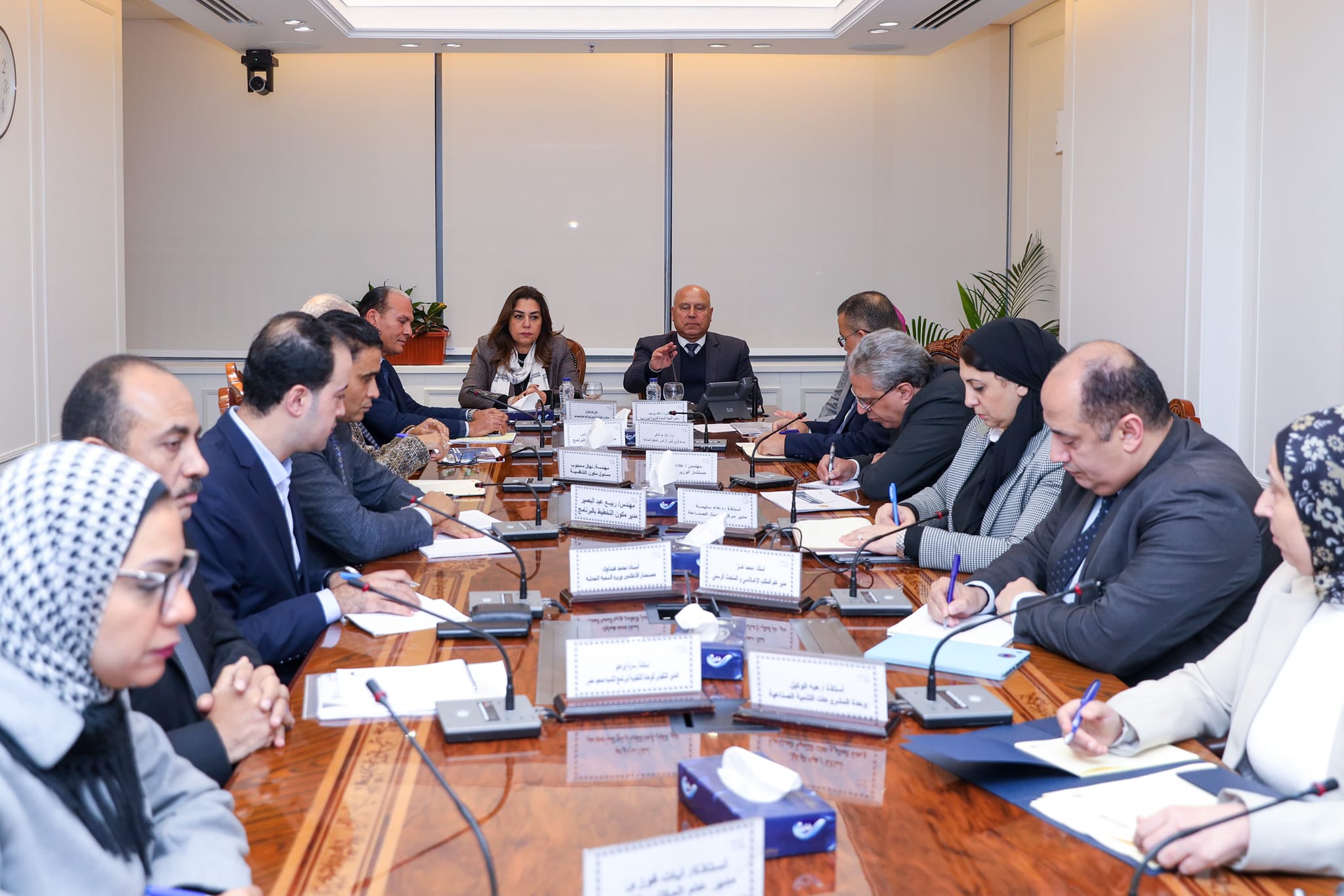 وزير الصناعة والنقل يبحث مع وزيرة التنمية المحلية