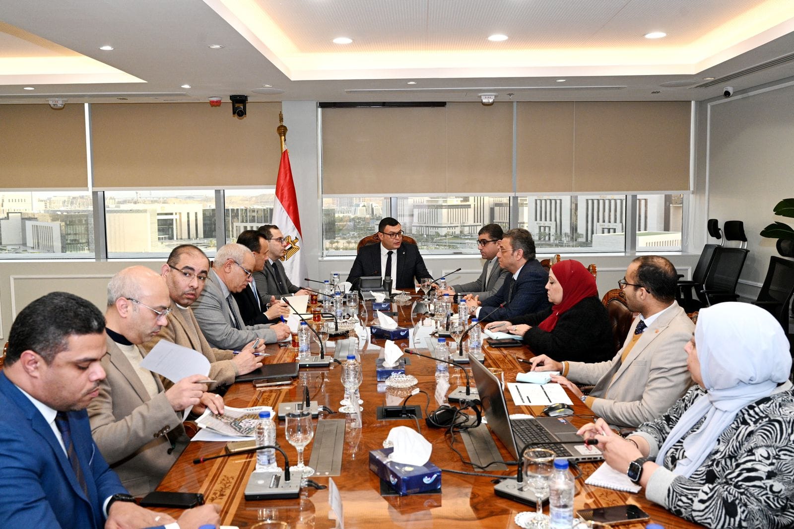 وزير الإسكان يستعرض استعدادات مبادرة بيتك في مصر