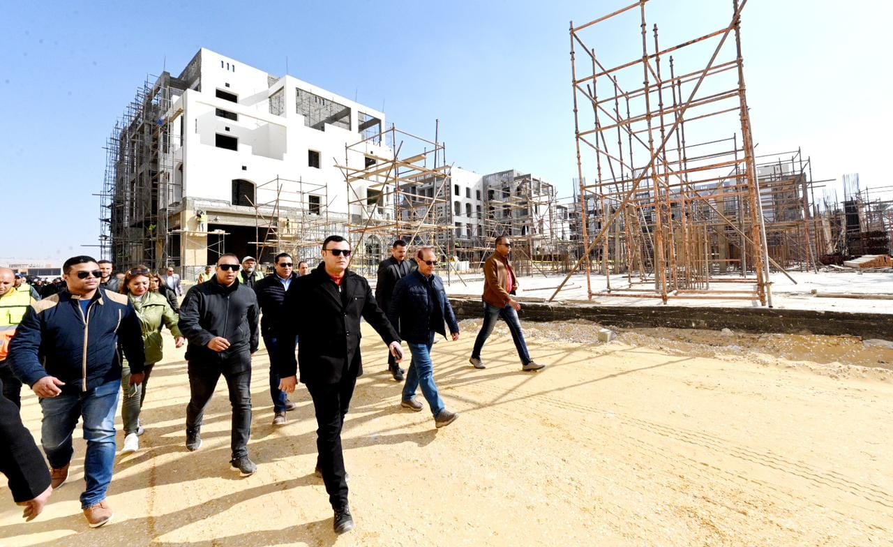 وزير الإسكان يتفقد مشروع حديقة تلال الفسطاط