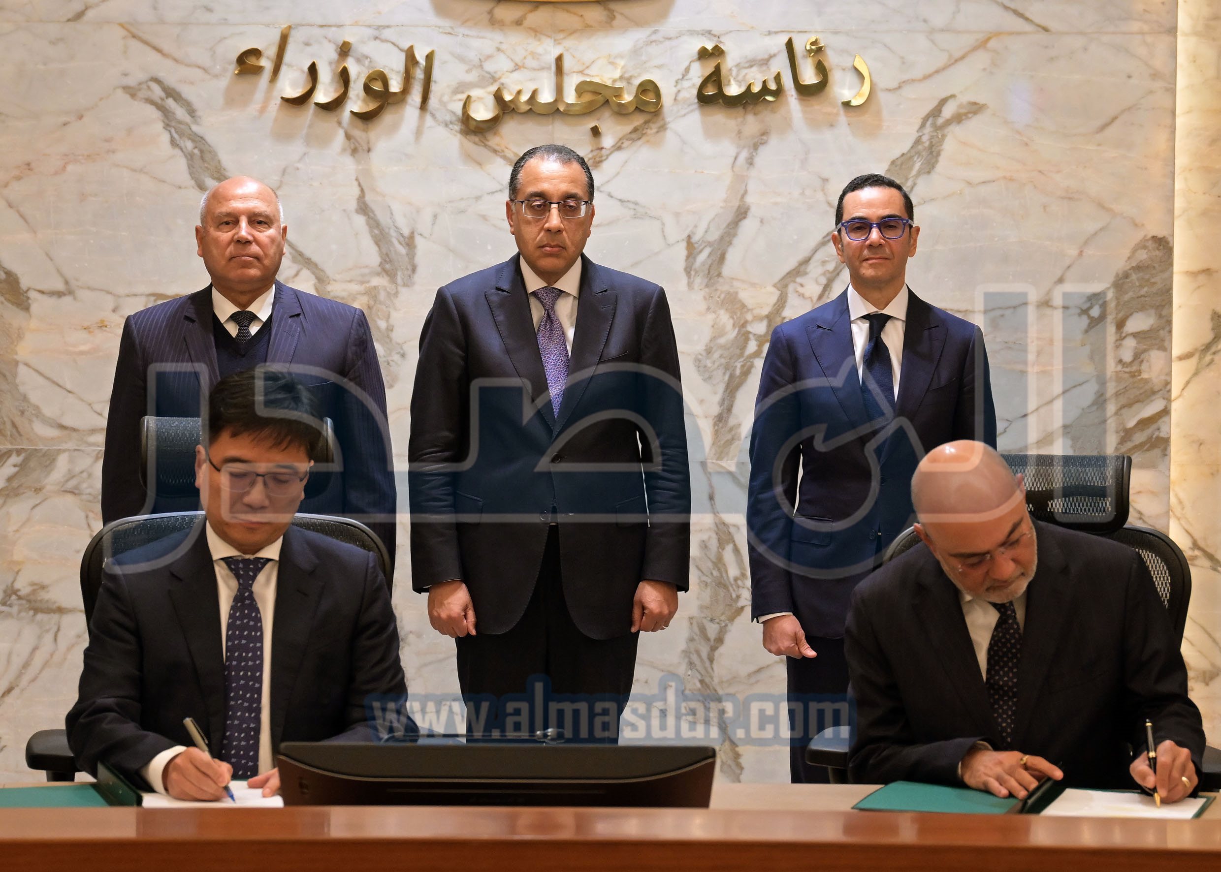 مدبولي يشهد توقيع اتفاقية عقد أرض مصنع جديد لسيارات إم جى