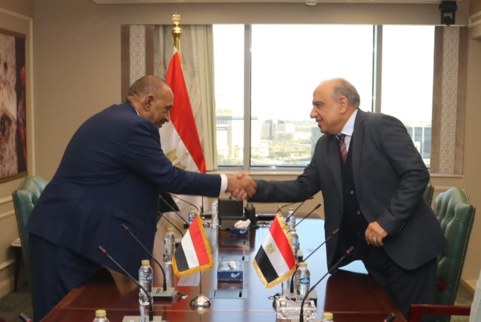 وزير الكهرباء في اجتماع مع وزير النفط والطاقة السوداني