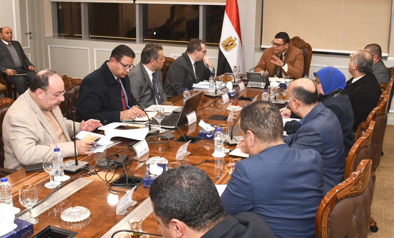 وزير الإسكان يتابع موقف المشروعات التنموية بالعلمين الجديدة