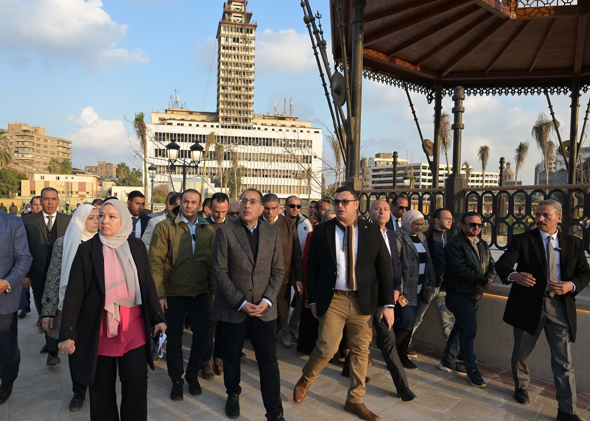 رئيس الوزراء يتفقد مشروع إعادة إحياء حديقة الأزبكية التراثية