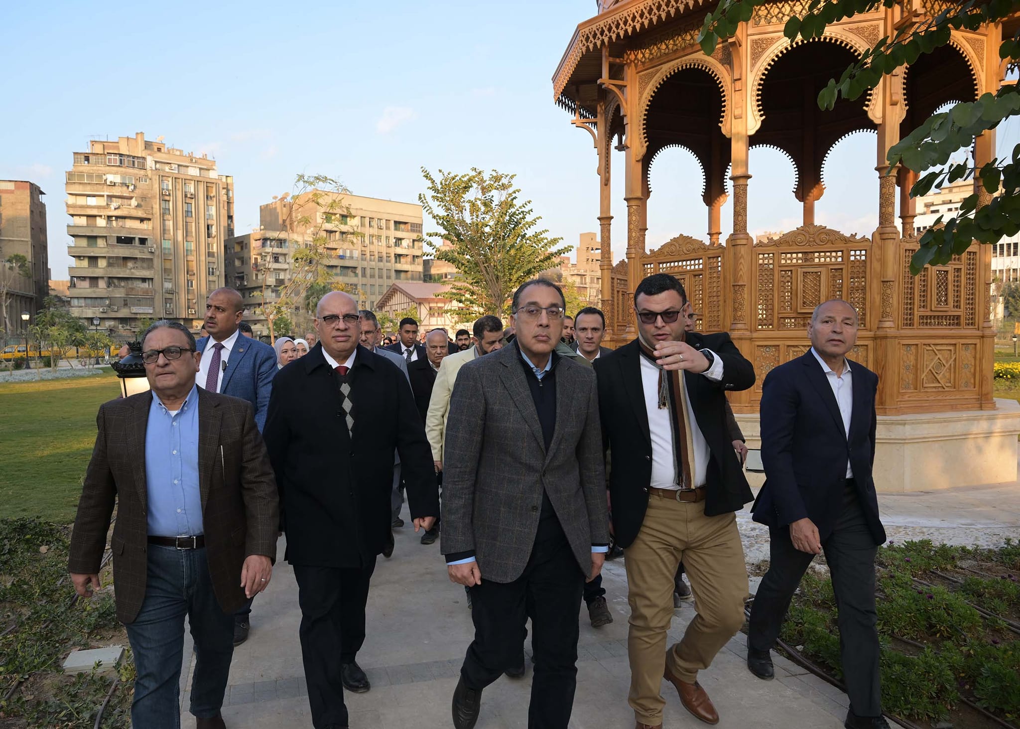 رئيس الوزراء يتفقد مشروع إعادة إحياء حديقة الأزبكية التراثية