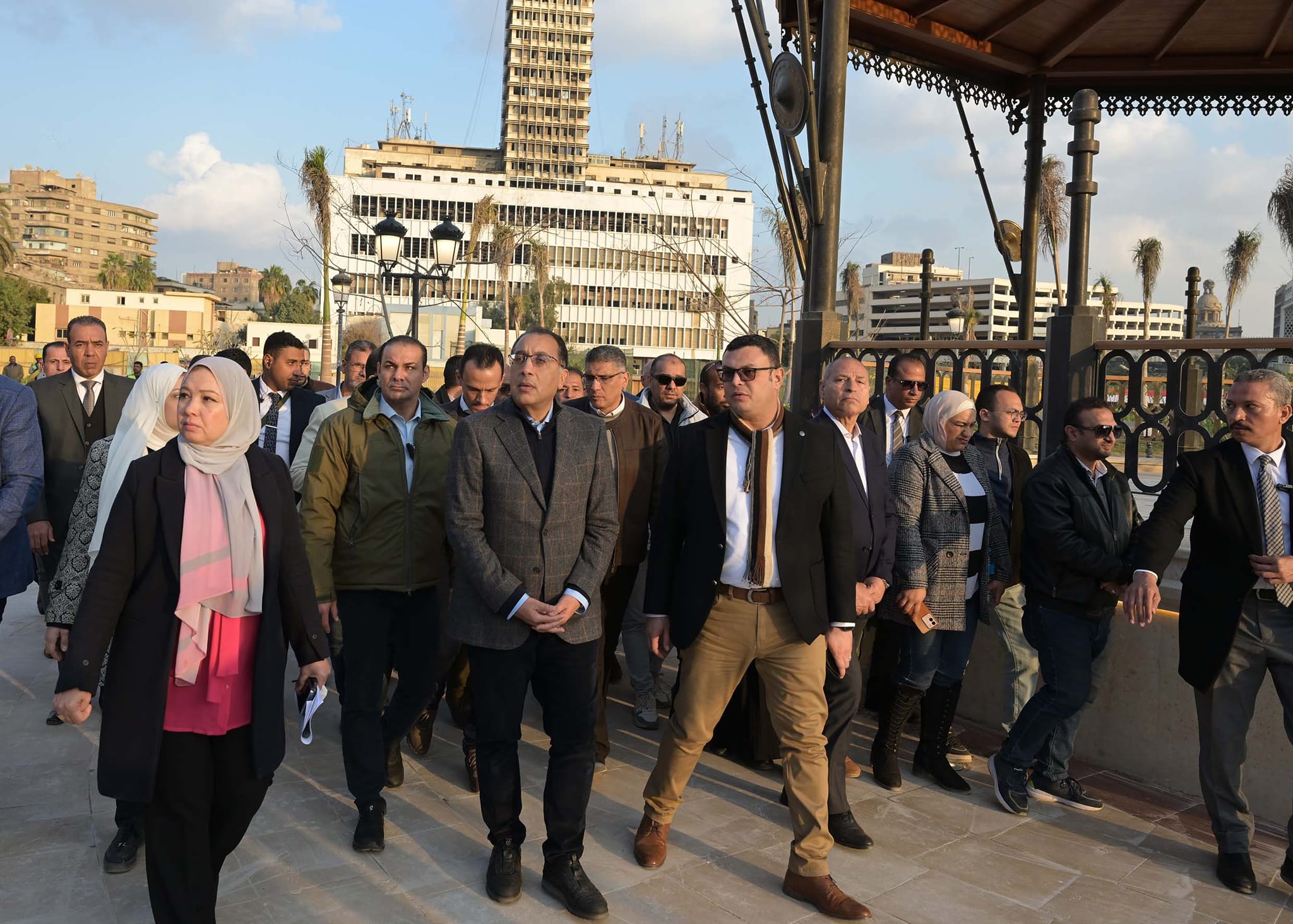 رئيس الوزراء يتفقد مشروع إعادة إحياء حديقة الأزبكية التراثية