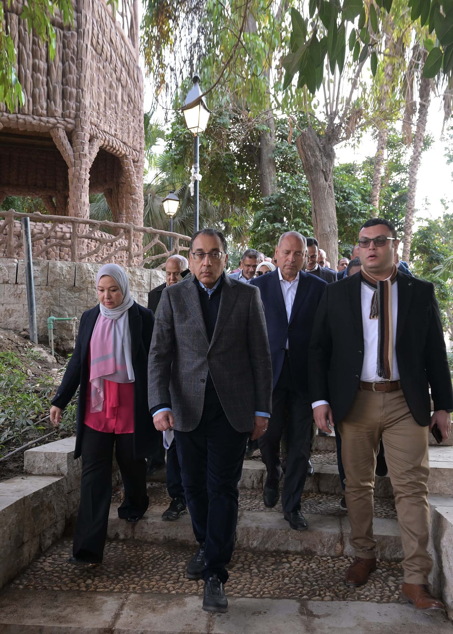 رئيس الوزراء يتفقد مشروع إعادة إحياء حديقة الأزبكية التراثية